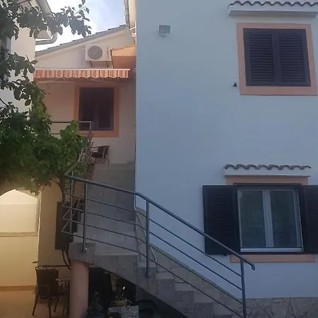Gita Apartment Omisalj Exterior photo